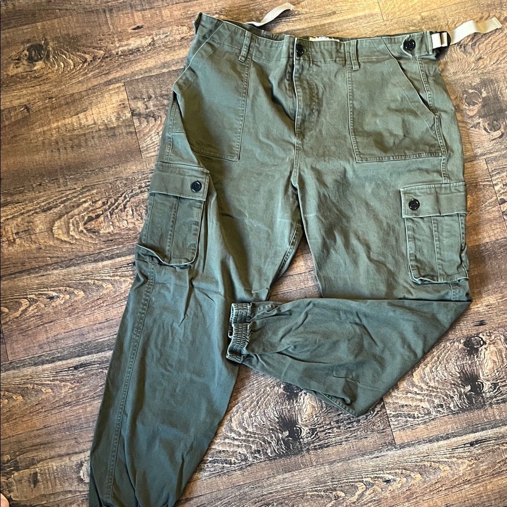 Women’s Olive Green Cargo PantsFrom Wondery, XXL